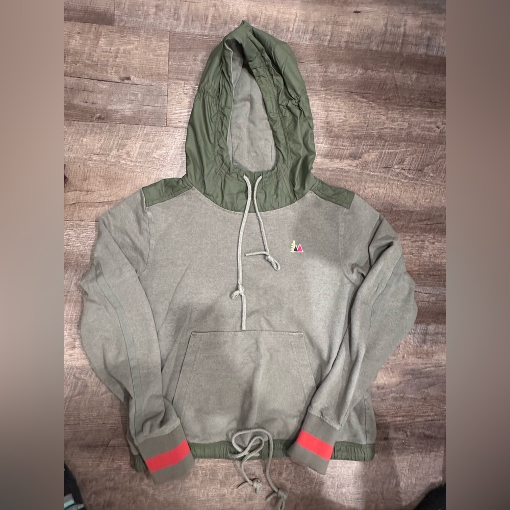 REI Green and Gray Hoodie with Red Accents Size S